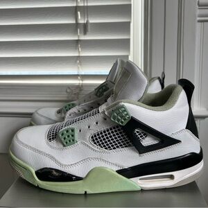Air Jordan 4 retro men’s size 11 shoes in good used condition